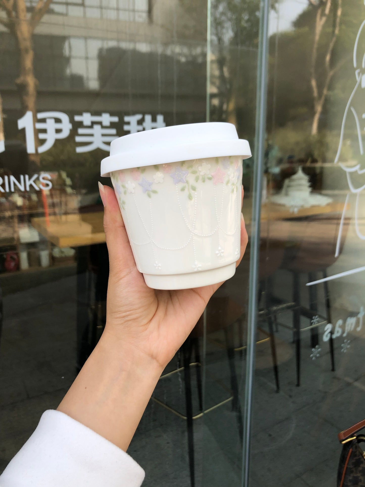 Chic Floral Pearl Accent Cup