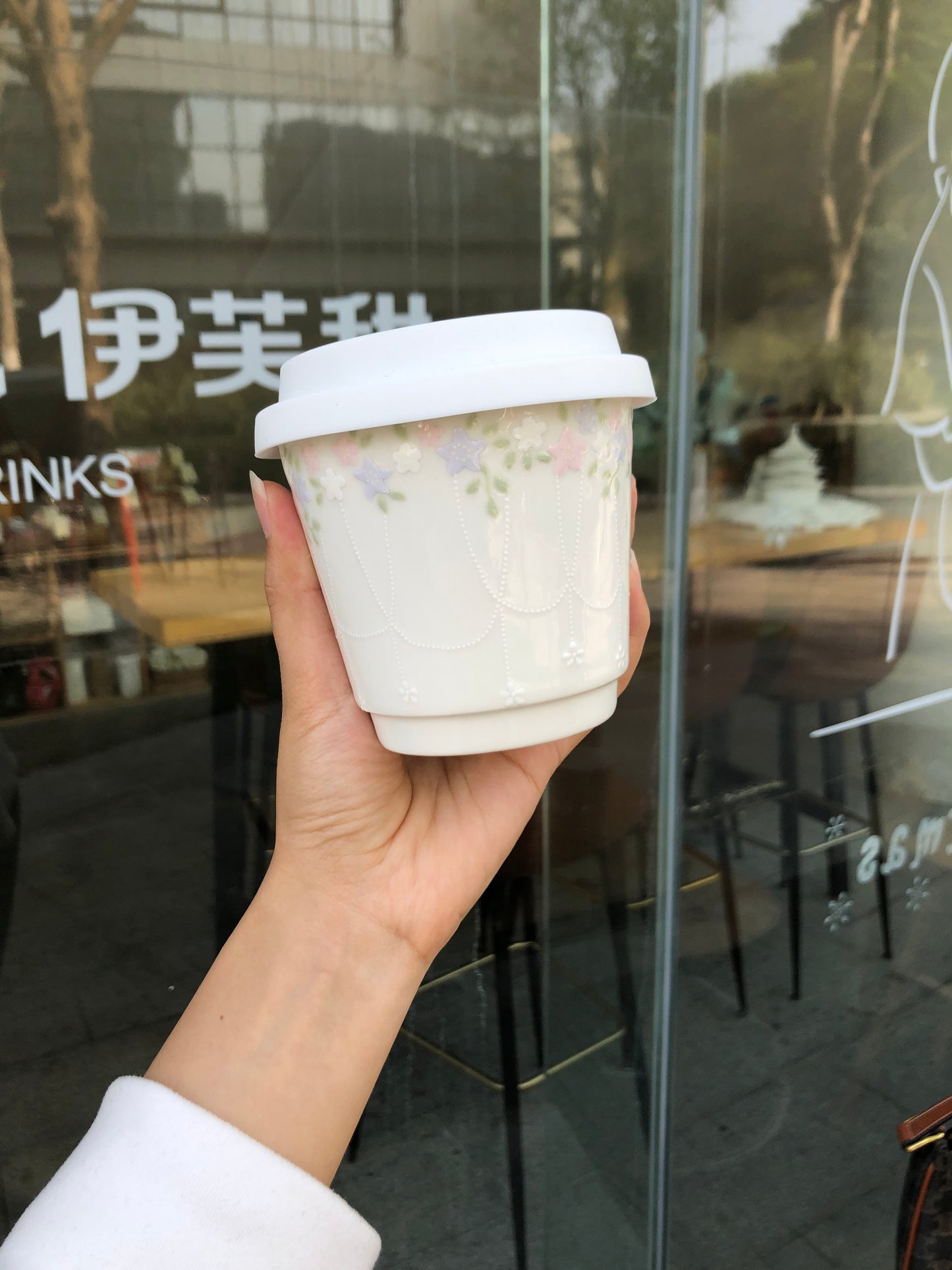 Chic Floral Pearl Accent Cup