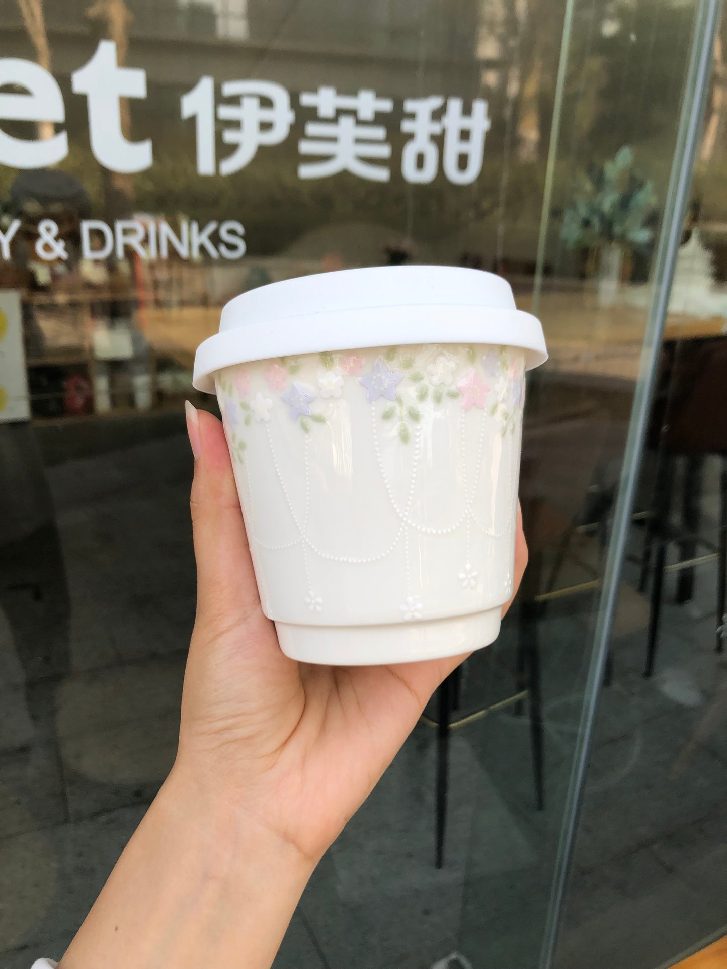 Chic Floral Pearl Accent Cup