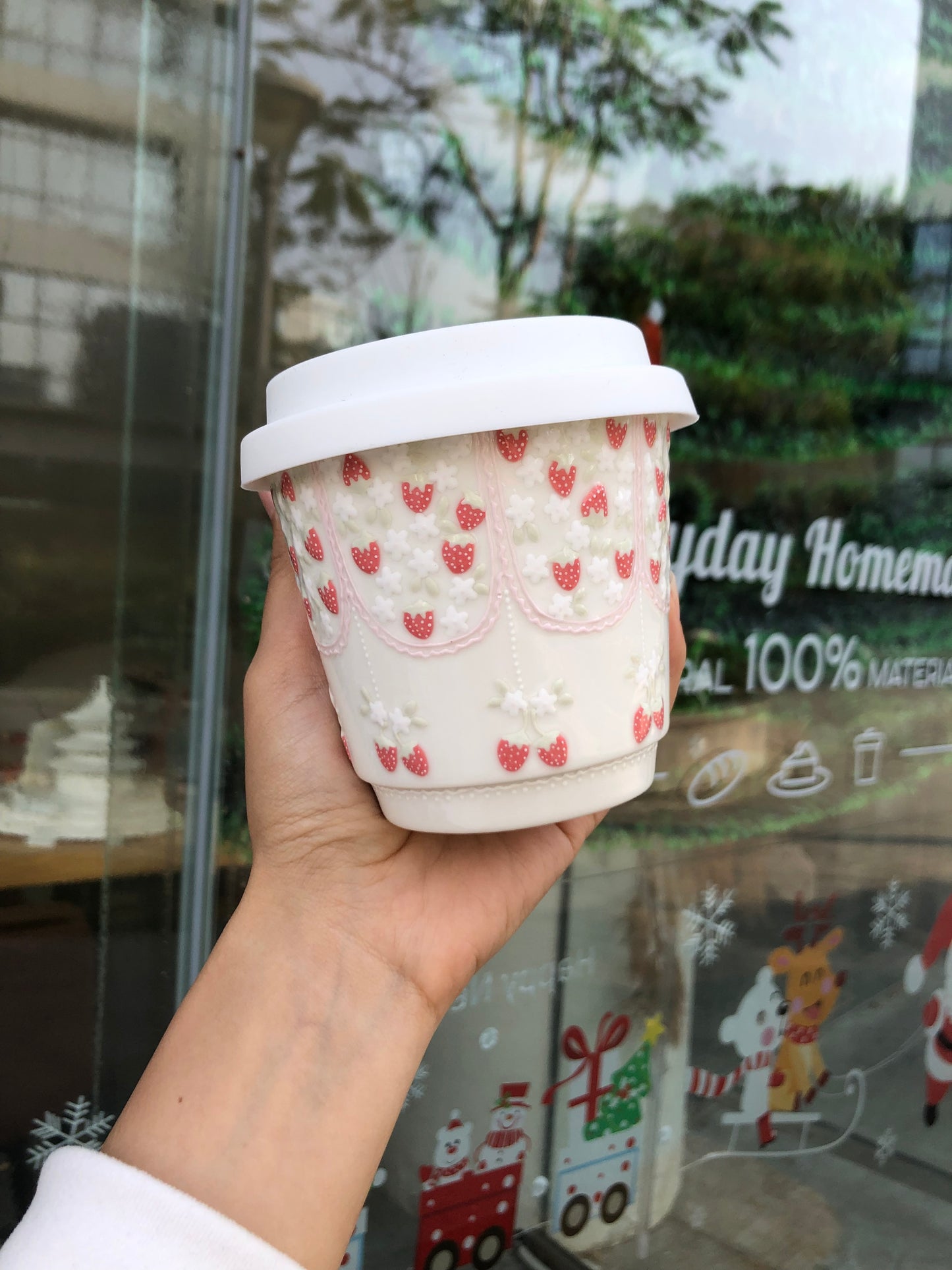 Chic Strawberry Lace Artistry Tumbler