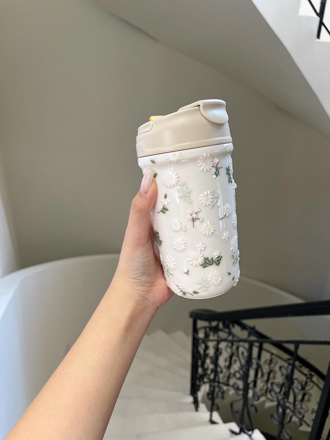 Graceful Daisy Ceramic Travel Mug