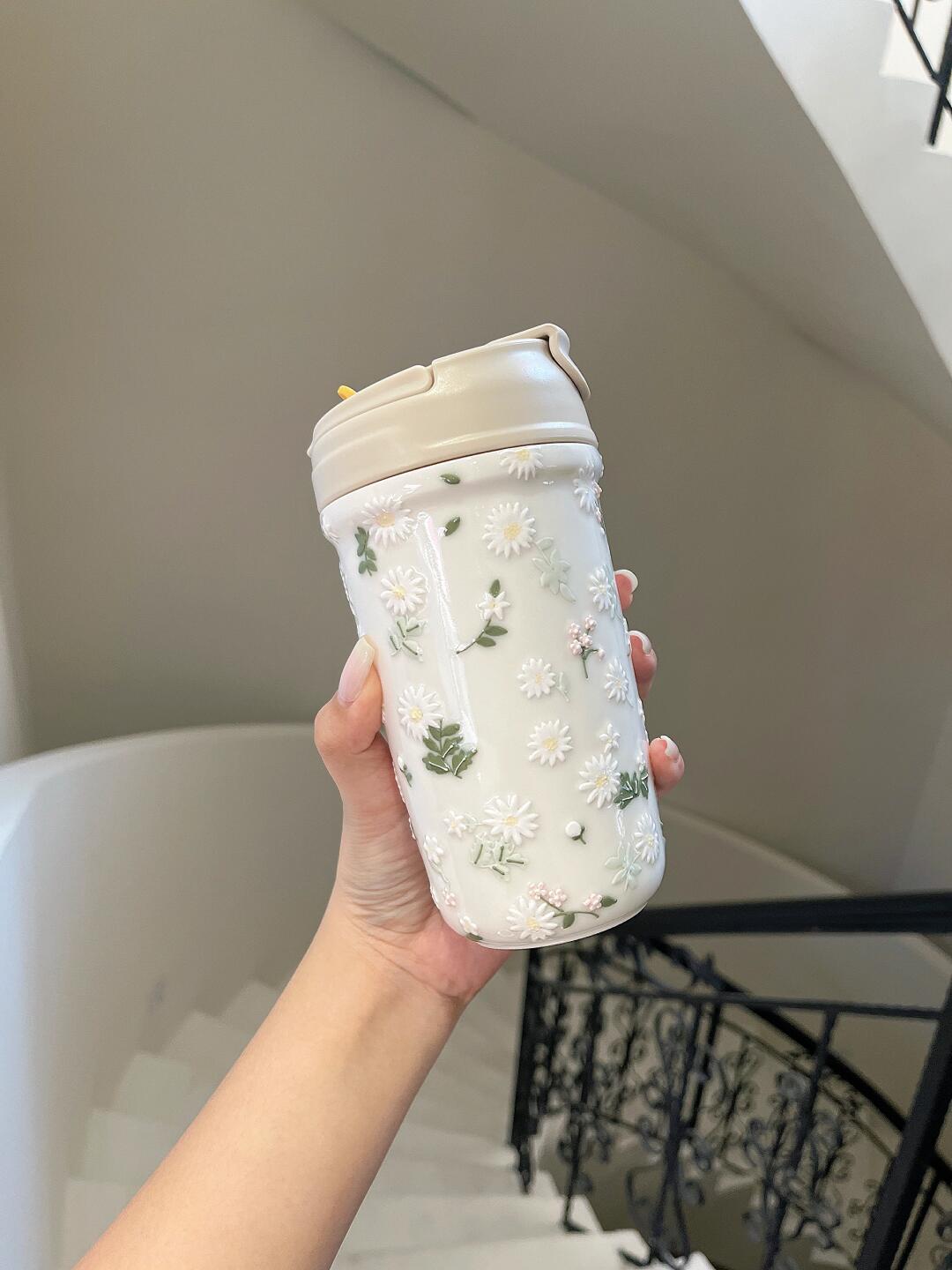 Graceful Daisy Ceramic Travel Mug