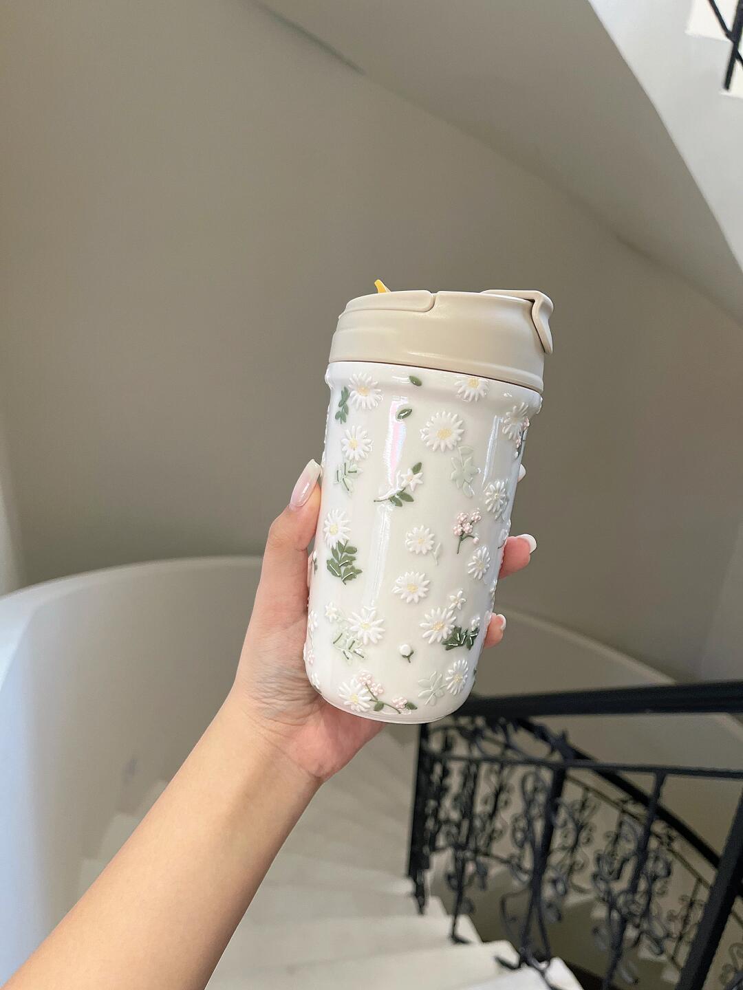 Graceful Daisy Ceramic Travel Mug