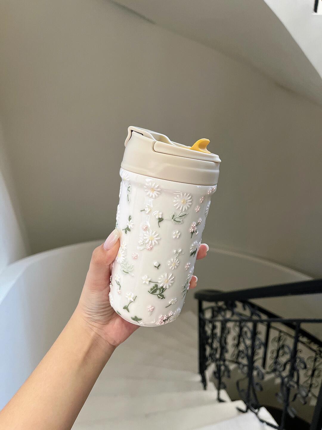 Graceful Daisy Ceramic Travel Mug